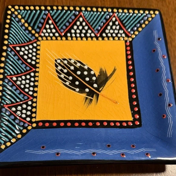 Beautiful 7” African Pottery plate - signed by the artist. Vibrant colors 😍 - Picture 3 of 8